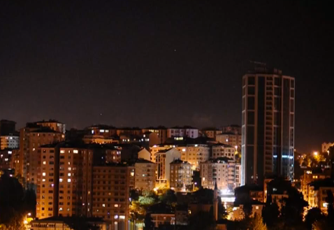 Los ciudadanos de Estambul apoyan a los manifestantes desde sus casas