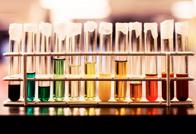 Un arcoíris en el test de orina: Qué significa cada color