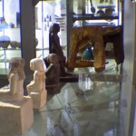 Desconcierto en el museo de Manchester por antigua estatua egipcia que gira sobre sí misma