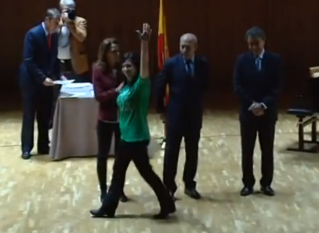 Vídeo: Estudiantes premiados por su Proyecto Fin de Carrera niegan el saludo al ministro Wert