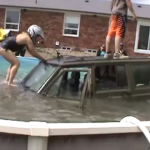 Cómo meter un Jeep dentro de una piscina