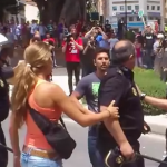 Manifestantes atacan a policía en la inaguración del AVE en Alicante