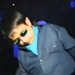 Niño ruso bailando en una discoteca en los 90