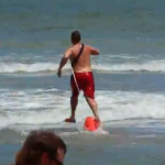 Un socorrista tiene que conocer la playa donde trabaja