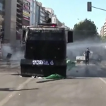 Manifestante turco atropellado por un vehículo blindado de la policía