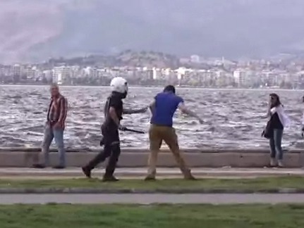 Violencia policial en Izmir, Turquía