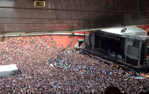 60.000 personas cantan Bohemian Rhapsody mientras esperan a Green Day en el Emirates Stadium