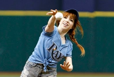 El peor lanzamiento inaugural de la historia del béisbol por Carly Rae Jepsen