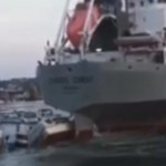 Un barco carguero destroza varias embarcaciones en un puerto deportivo de Noruega