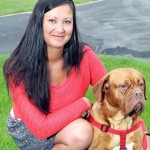 Una mujer vende sus pertenencias por eBay para salvar a su perra