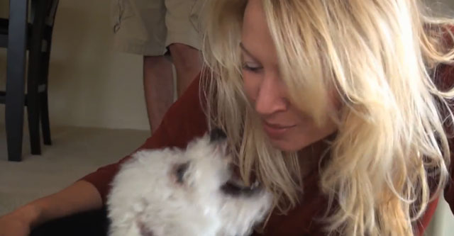 Nuevo vídeo de Fiona, la perra ciega que fue rescatada de la calle