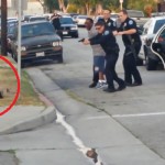 La policía arresta a un hombre por grabar unos coches patrulla y luego tirotea a su perro