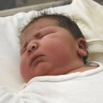 El bebé más grande nacido por parto natural en España pesa 6,20 kilos