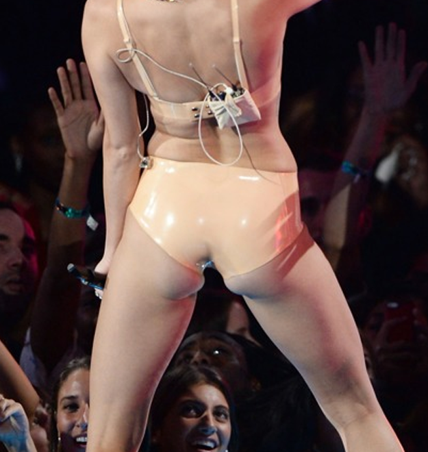 El baile erótico de Miley Cyrus en los MTV VMA's 2013