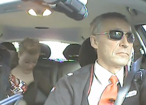 El primer ministro noruego se disfraza de taxista para conocer mejor la opinión de los ciudadanos