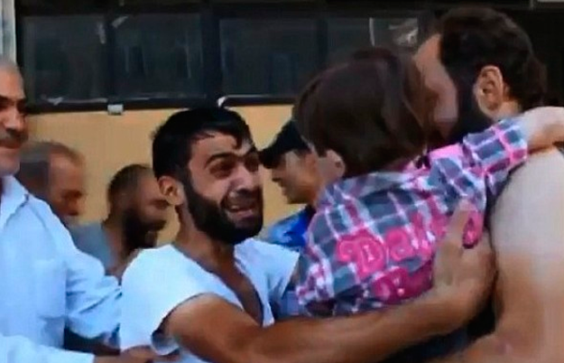 El reencuentro de un padre sirio con su hijo que pensaba que había muerto