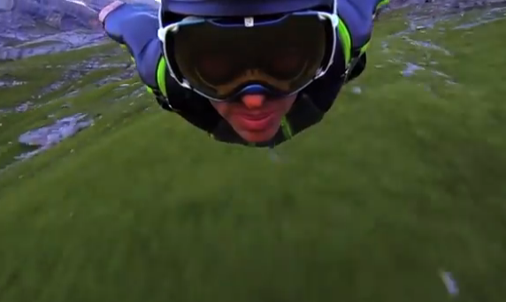 Wingsuit: Casi rozando el suelo