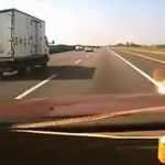 Coche vs camión en una carretera de Taiwán