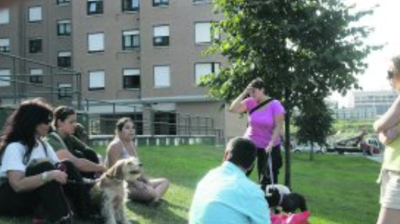 La Policía investiga la autoría de reiterados disparos contra los perros en un parque de Gijón