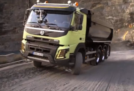 Un hámster conduce un camión de 15 toneladas en una peligrosa cantera de Ourense