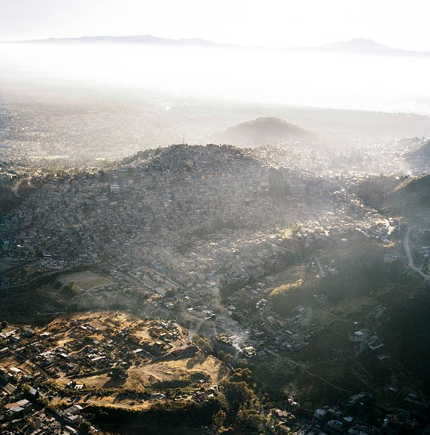 Impresionantes fotos aéreas de Ciudad de México demuestran que no hay frontera natural que pare el crecimiento urbano