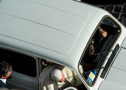 Ojo al nuevo coche del Papa Francisco...