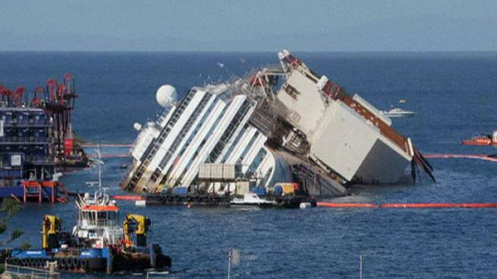 Time-lapse del reflote del Costa Concordia