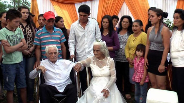 Un hombre de 103 años se casa con el amor de su vida tras 80 años de noviazgo