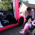 Richard Hammond, presentador de Top Gear, le concede un deseo a una niña enferma