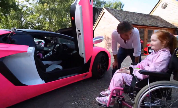 Richard Hammond, presentador de Top Gear, le concede un deseo a una niña enferma