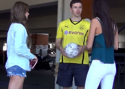 Se hace pasar por el jugador Robert Lewandowski para ligar con mujeres (vídeo)