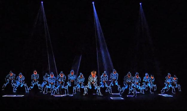 Nueva actuación de Wrecking Crew Orchestra con trajes LED