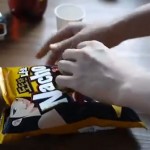 Una forma inteligente de abrir una bolsa de snacks