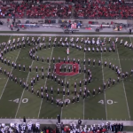 La banda de la Universidad de Ohio realiza un increíble homenaje a algunos éxitos del cine