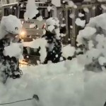 Bomberos belgas cubren de espuma a policías en unas protestas contra los recortes