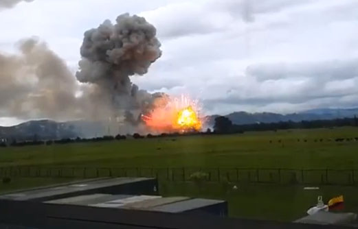 Explosión en fábrica de cohetes rompe ventanas a más de 3 km de distancia