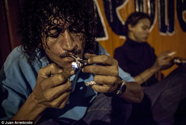 Juan Arredondo retrata las calles de la ciudad natal del narcotraficante colombiano Pablo Escobar