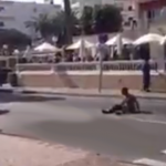 Le mete una patada en la cabeza a un borracho que impedía que los coches circularan en Magaluf, Mallorca