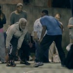 Jugadores de la NBA se disfrazan de ancianos y se presentan en una cancha de baloncesto
