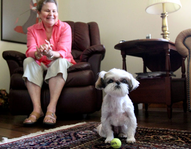 Un shih-tzu salva a una mujer de un cáncer de mama