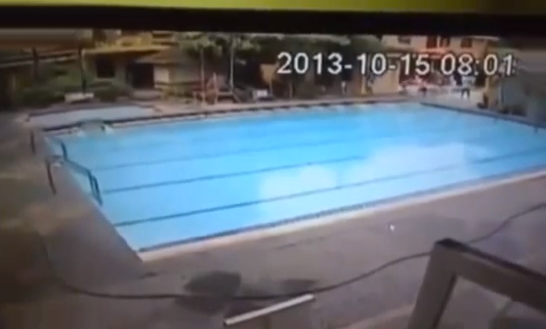 Terremoto de 7,2 en Filipinas visto desde la cámara en una piscina