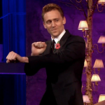 Tom Hiddleston (Loki) también baila y no lo hace nada mal...
