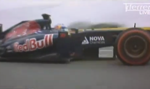 Cámara en el alerón delantero de un F1 que gira 180º