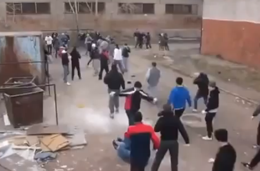 Estudiantes rusos salen al recreo