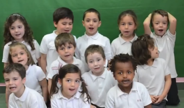 Niños de Vigo arrasan con una canción en lenguaje de signos