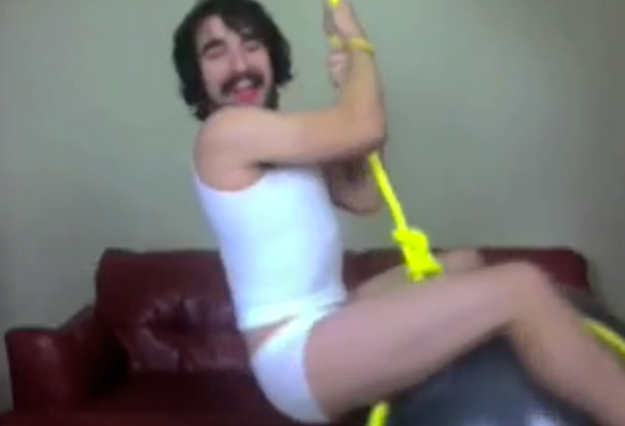 Parodia de ''Wrecking Ball'' en Chatroulette. No tiene desperdicio