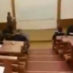 El alumno se pasa de listo y el profesor le da su merecido