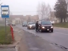 Un ruso borracho haciendo autostop