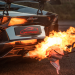 Cocinando el pavo de Navidad con un Lamborghini Aventador