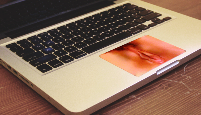 Convierte el trackpad de tu Macbook en una vagina